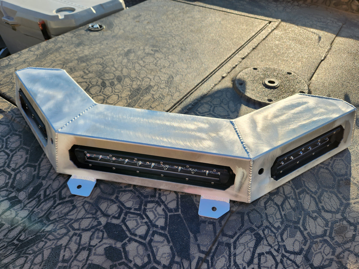 Single row light bar housing